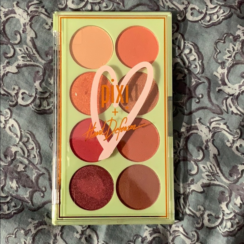 Pixi x Heart Defensor Eyeshadow Palette